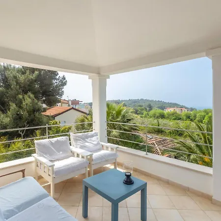Apartment Deluxe In Premantura With A Shared Swimming Pool *