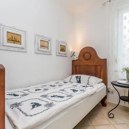 Deluxe In Premantura With A Shared Swimming Pool *